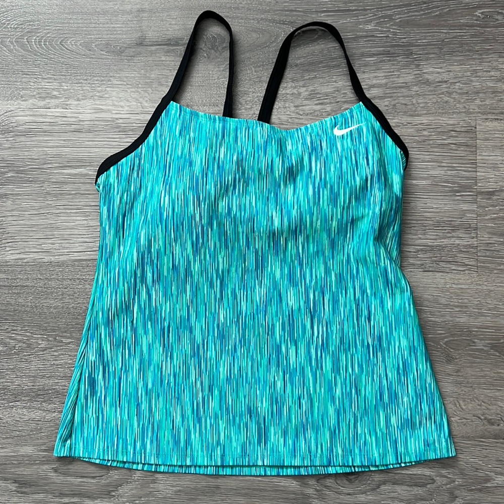 Nike Women Workout Tank with removable pads Small green